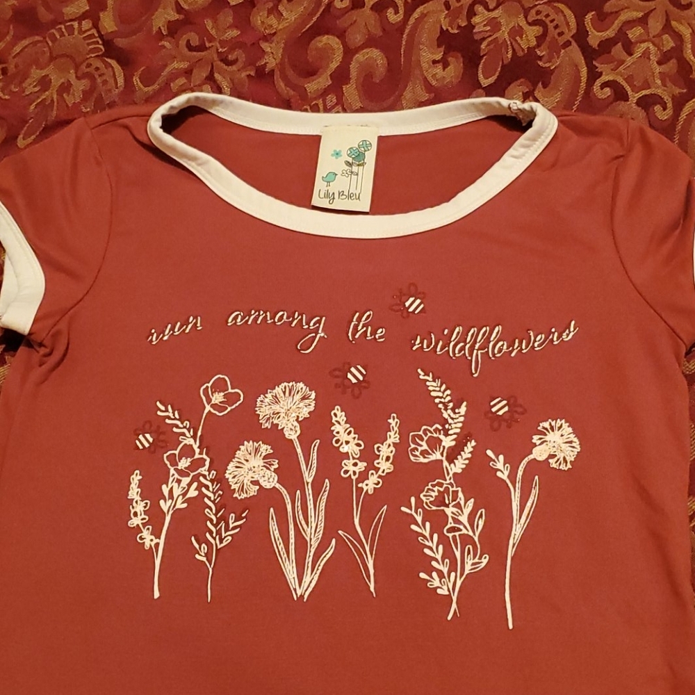 Maroon/pink flower tee